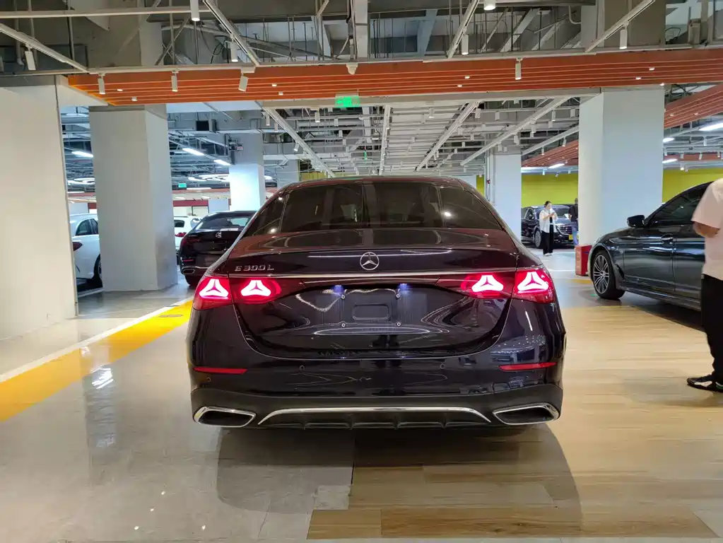 Mercedes-Benz E-Class — миниатюра 17
