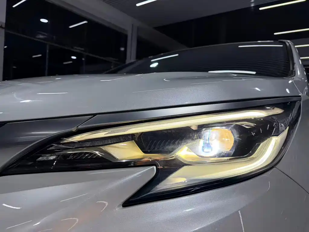 Toyota Granvia — миниатюра 10