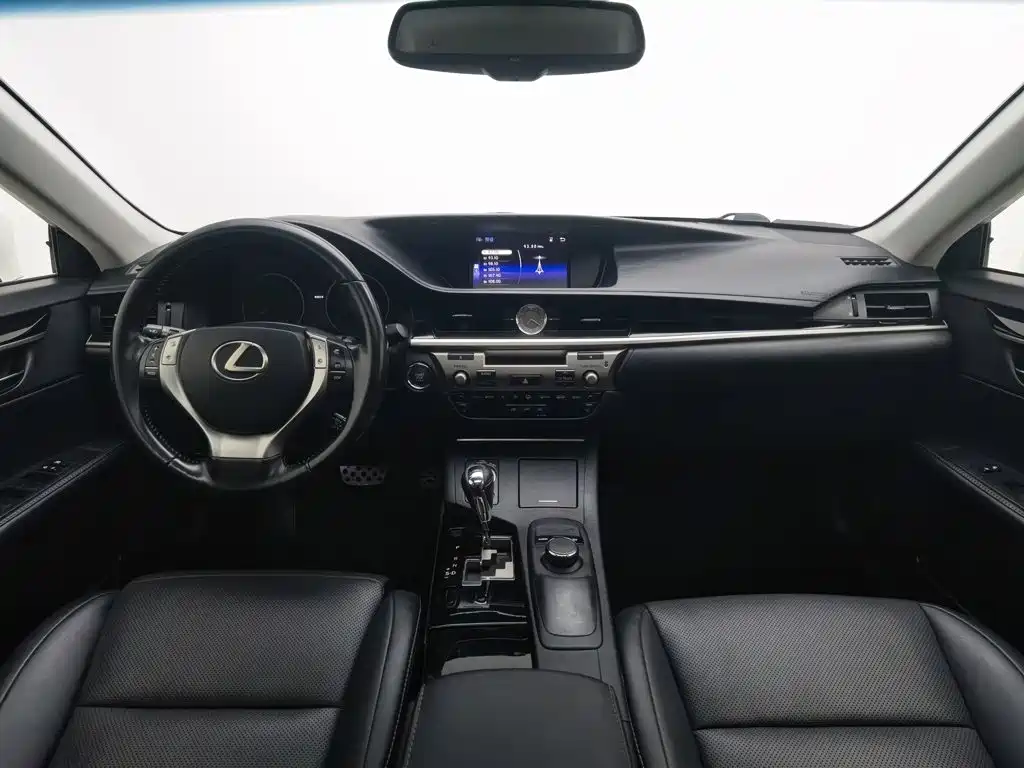 Lexus ES — миниатюра 5