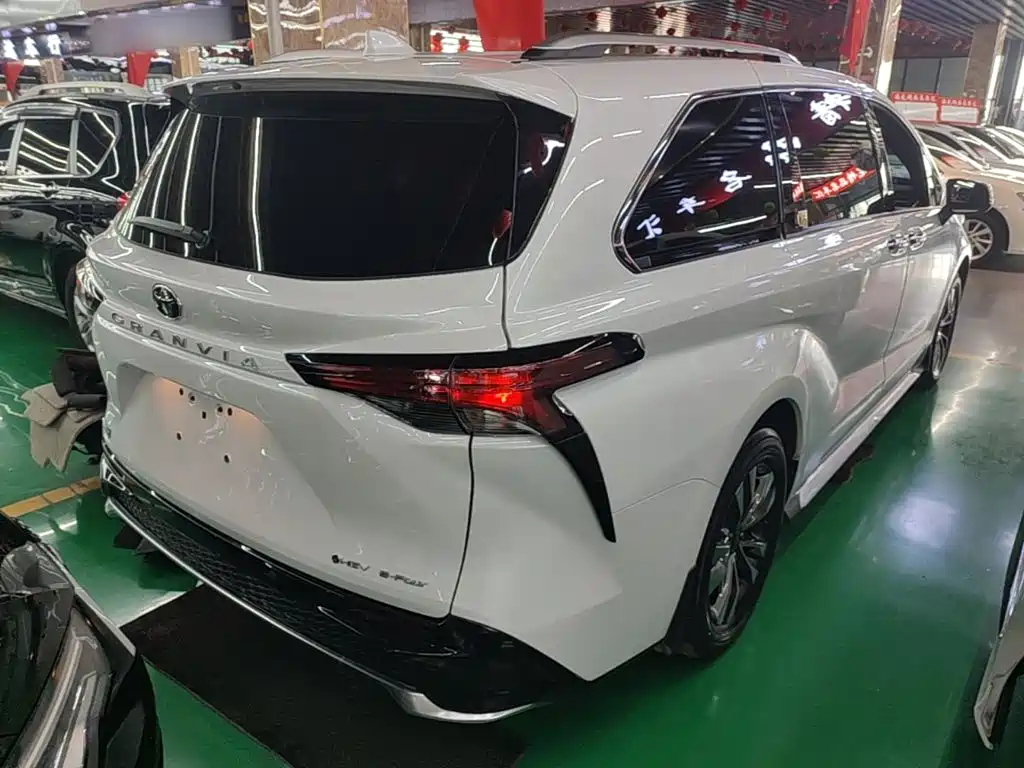 Toyota Granvia — миниатюра 7