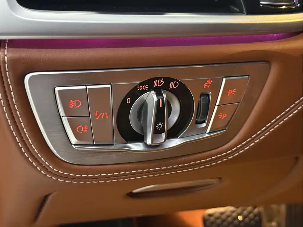 BMW 7 Series — миниатюра 14