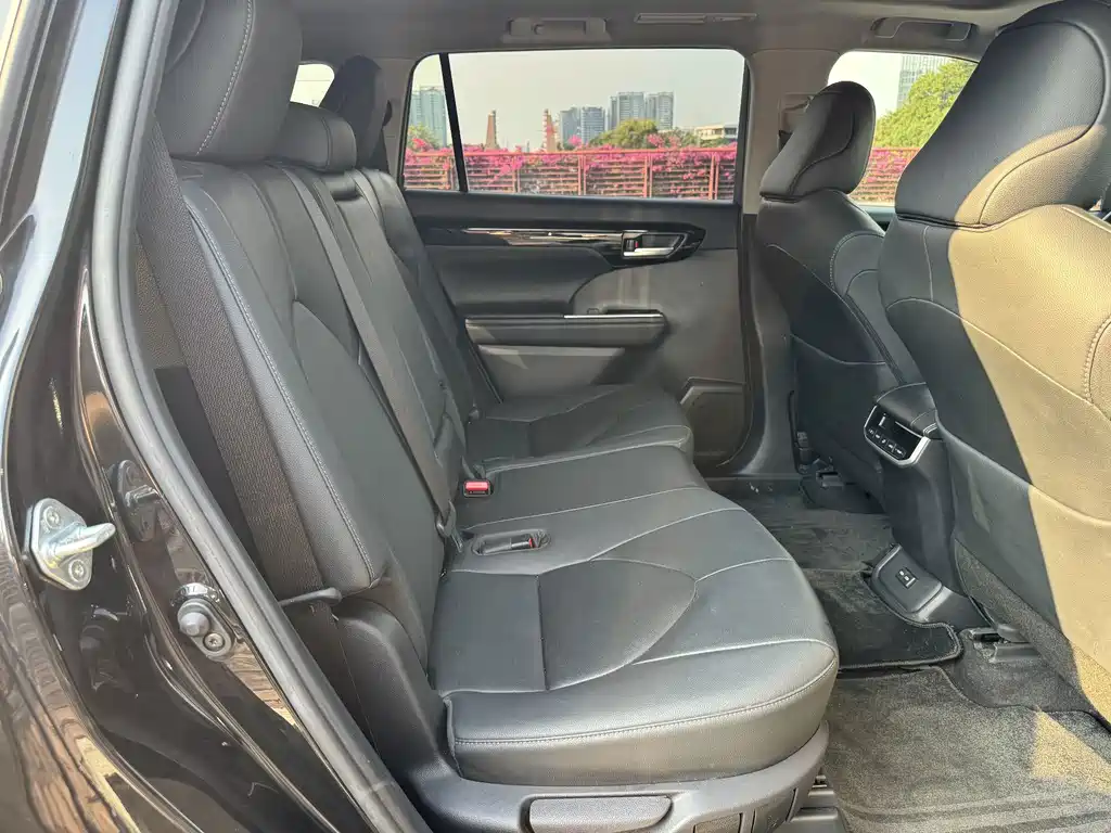 Toyota Highlander — миниатюра 14