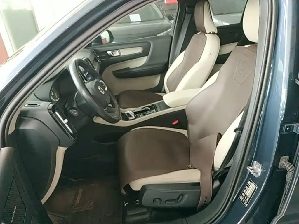 Volvo XC40 — миниатюра 15