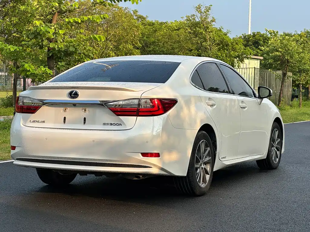 Lexus ES — миниатюра 6