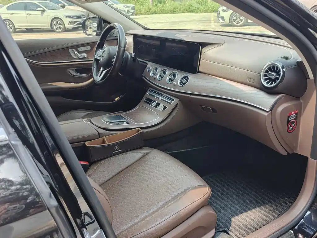 Mercedes-Benz E-Class — миниатюра 5
