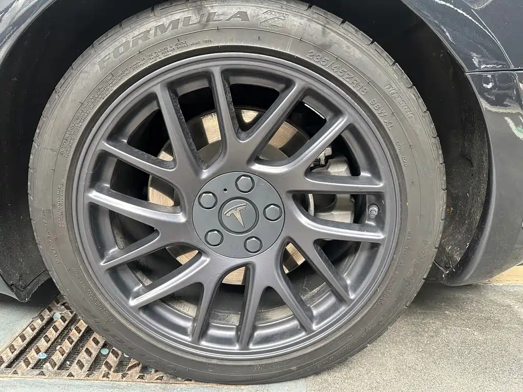 Tesla Model 3 — миниатюра 15