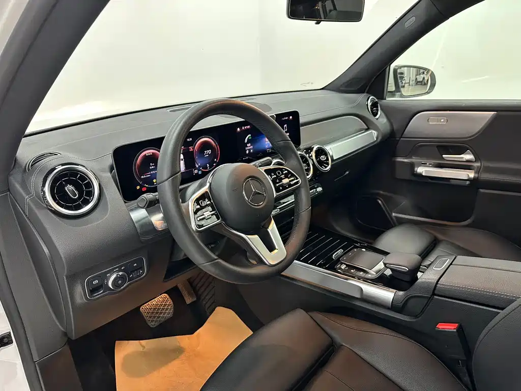 Mercedes-Benz GLB — миниатюра 8