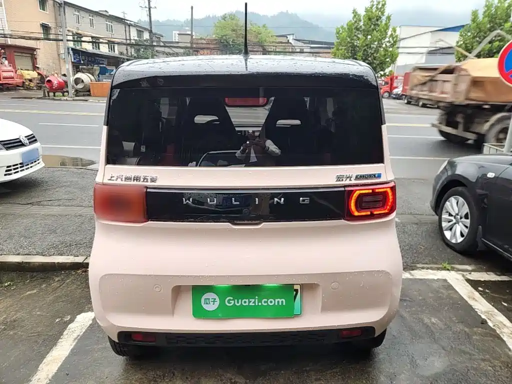 Wuling MINIEV — миниатюра 6