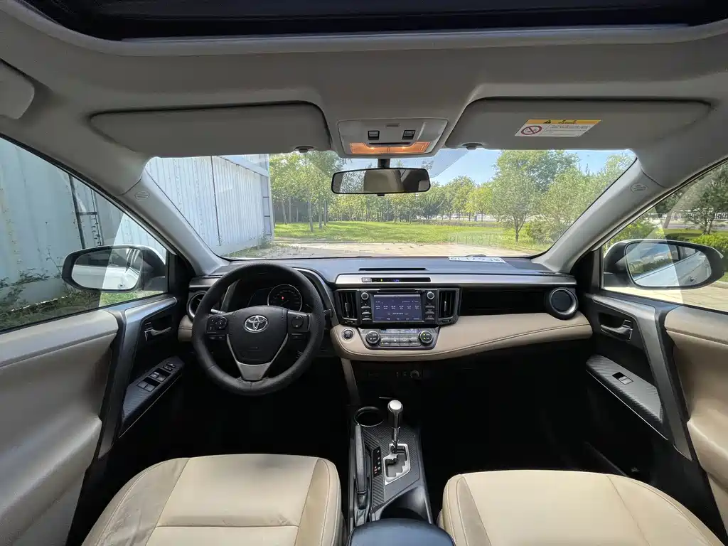 Toyota RAV4 — миниатюра 7