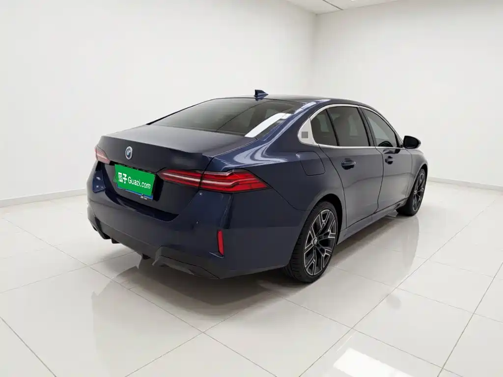BMW 5 Series — миниатюра 4