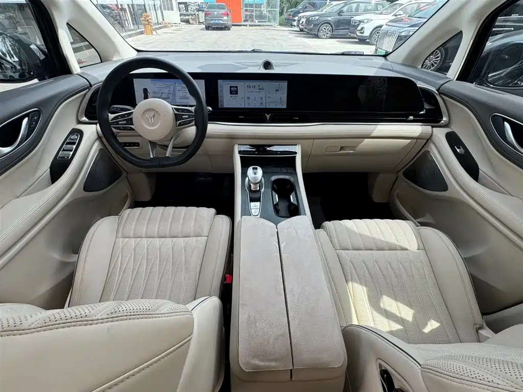 Voyah Dreamer PHEV Ultra Long Range Flagship Edition, фото 11