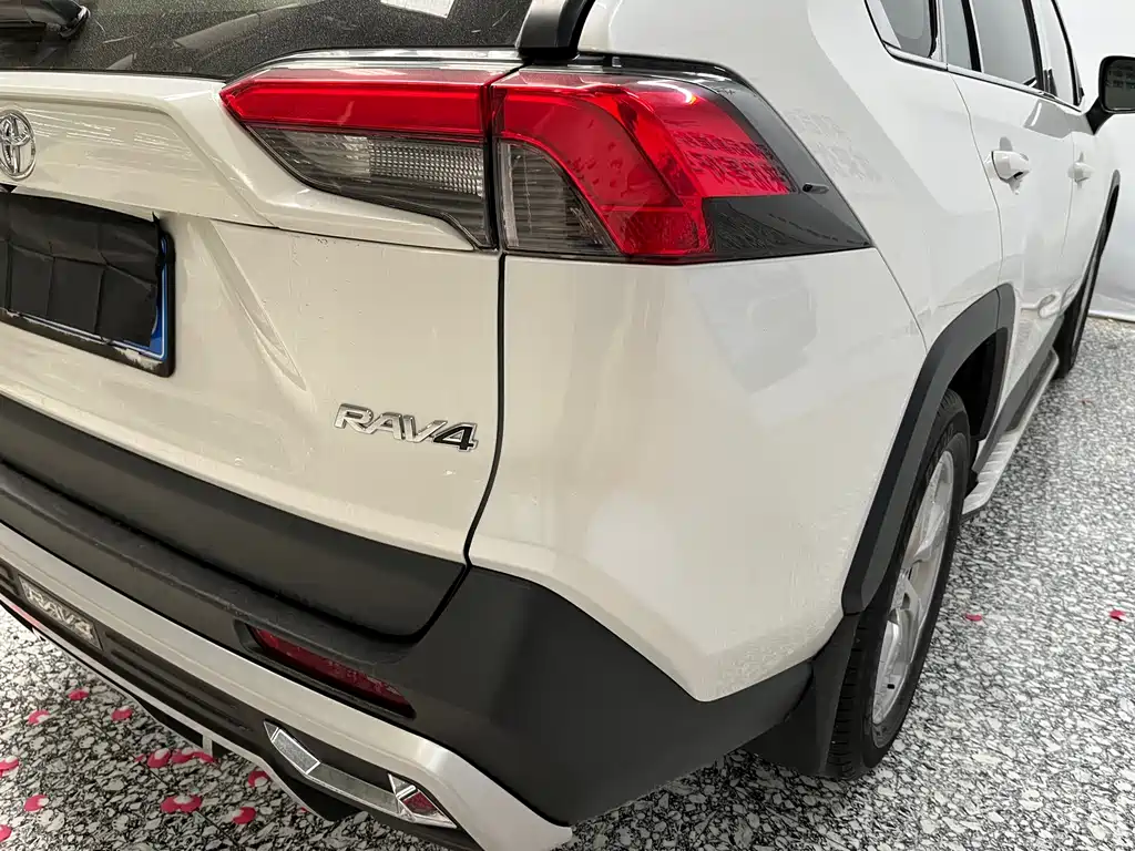 Toyota RAV4 — миниатюра 19