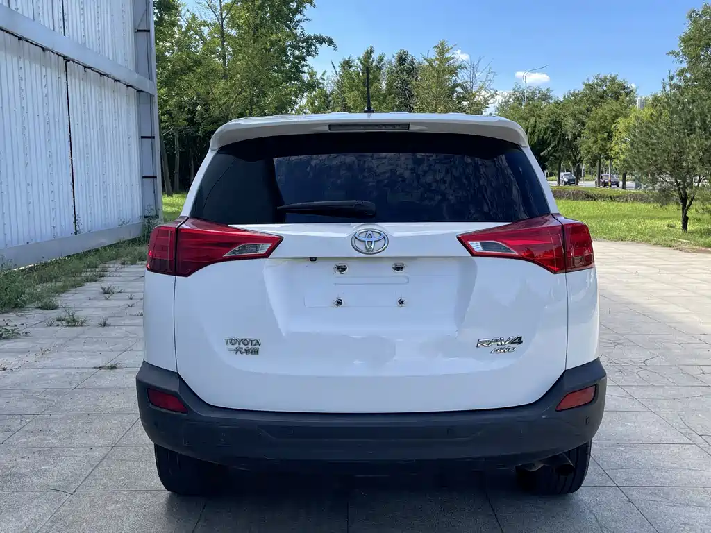 Toyota RAV4 — миниатюра 5