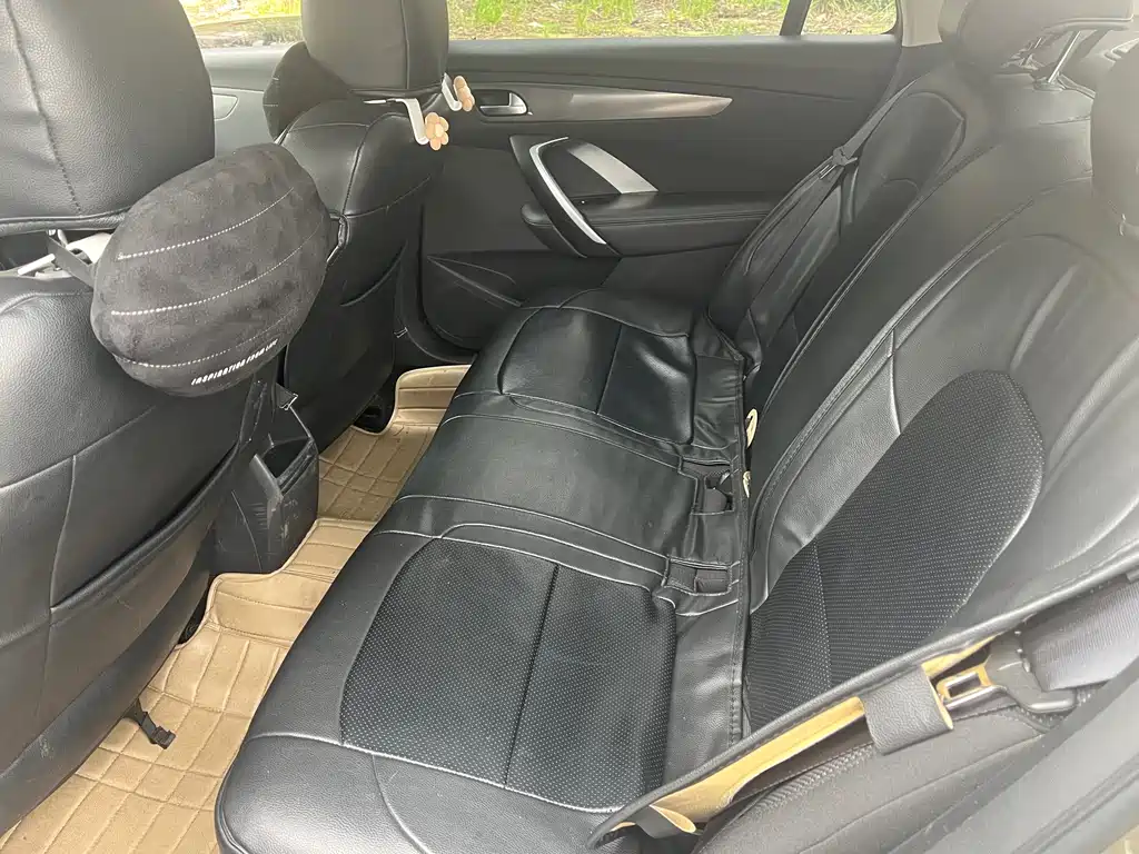 DS 5LS 2014 1.8L AT Comfort VTi140