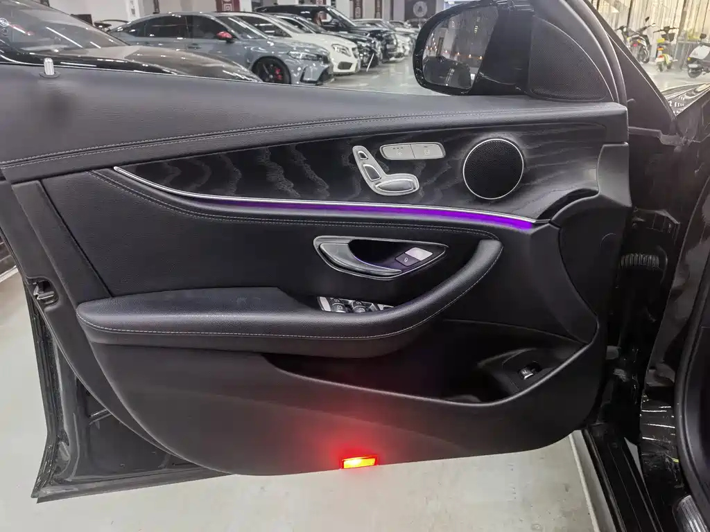Mercedes-Benz E-Class — миниатюра 8