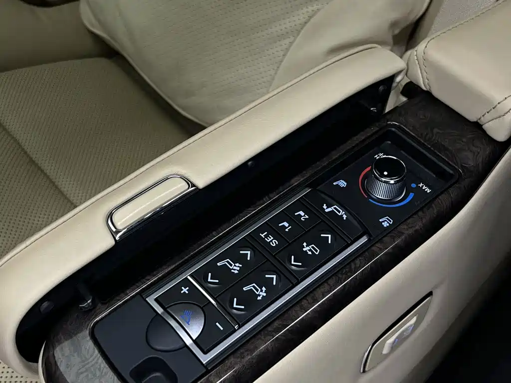Toyota Vellfire — миниатюра 24