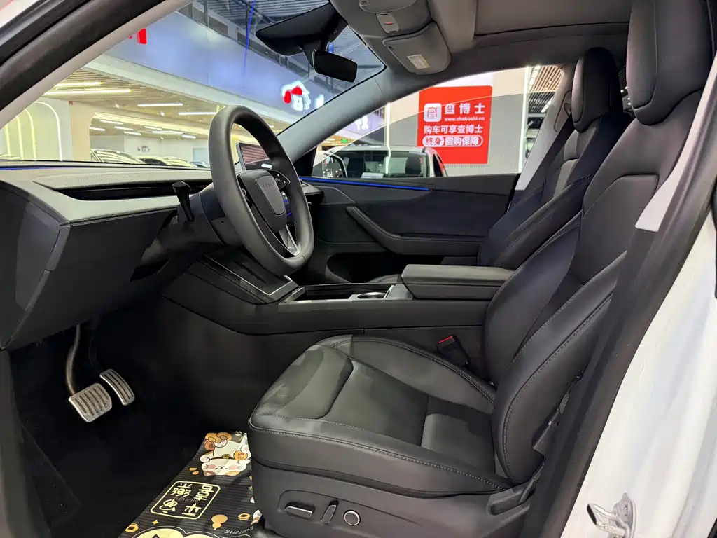 Tesla Model Y — миниатюра 6