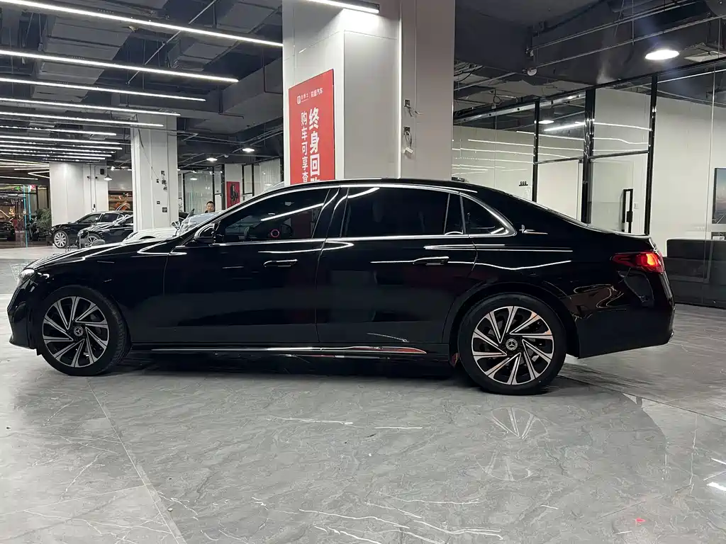 Mercedes-Benz E-Class — миниатюра 8