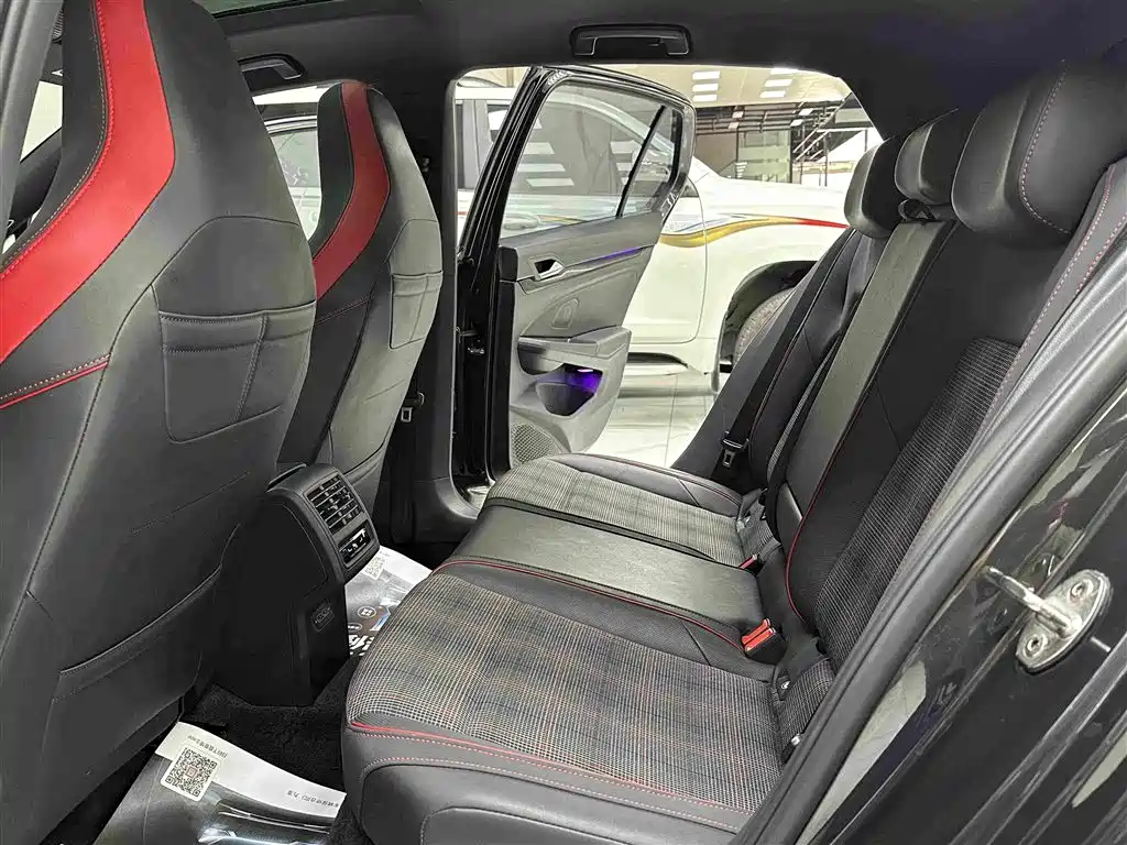 Volkswagen Golf GTI — миниатюра 18