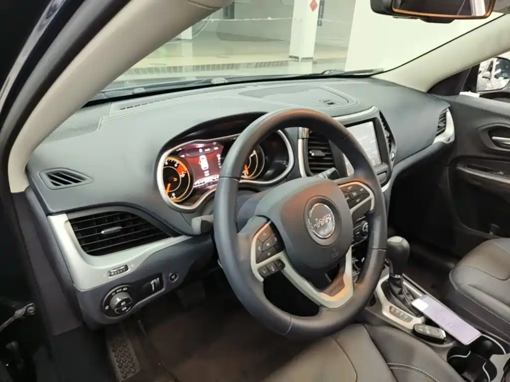 Jeep Cherokee — миниатюра 10