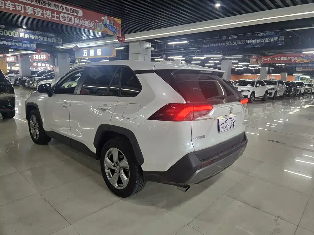 Toyota RAV4 — миниатюра 9