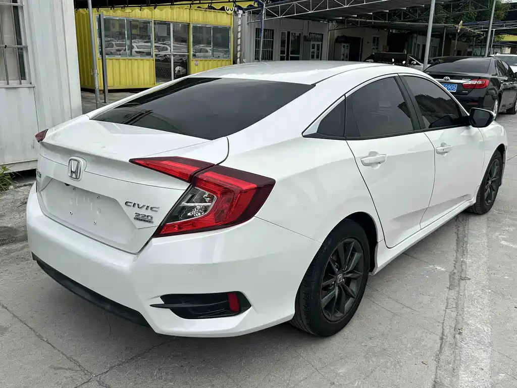Honda Civic — миниатюра 9