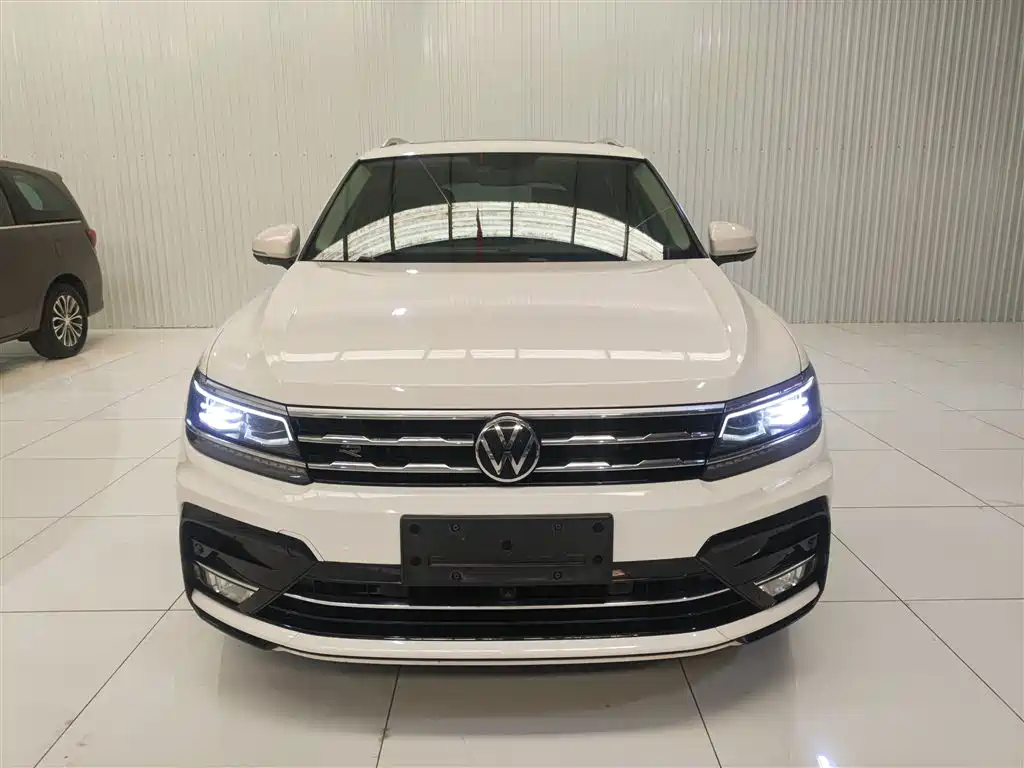Volkswagen Tiguan L L 2021 380TSI AT R-Line 7 мест