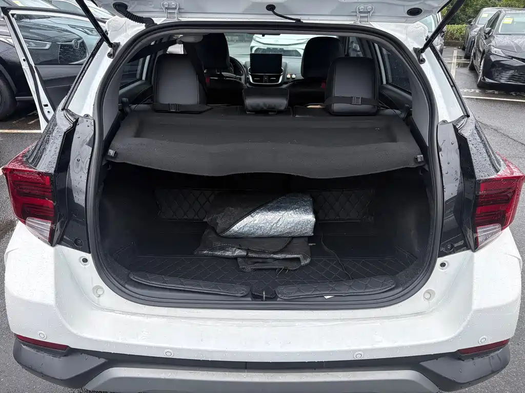 Toyota Yaris L — миниатюра 8