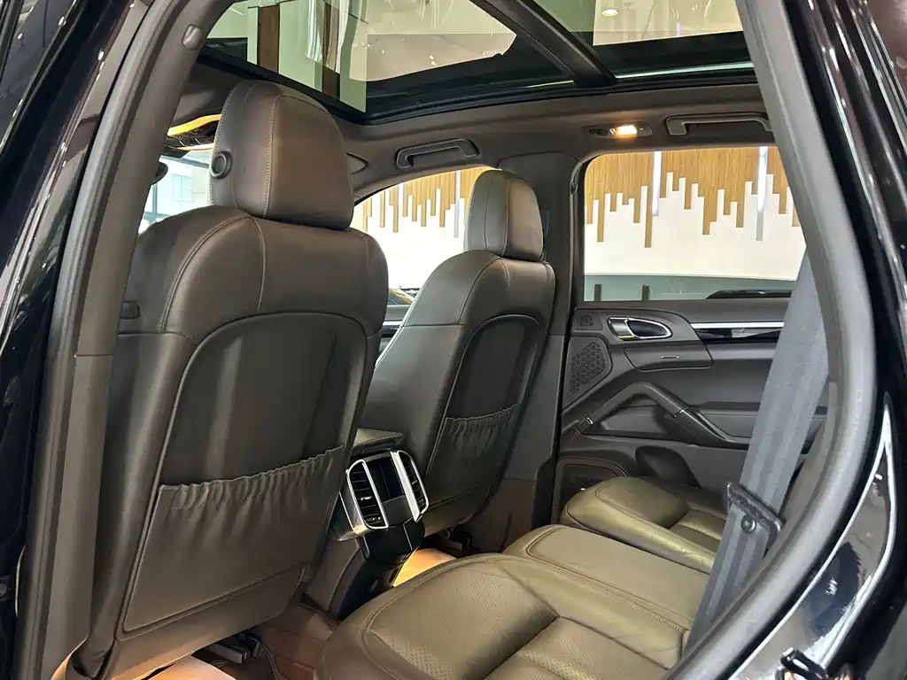 Porsche Cayenne — миниатюра 22