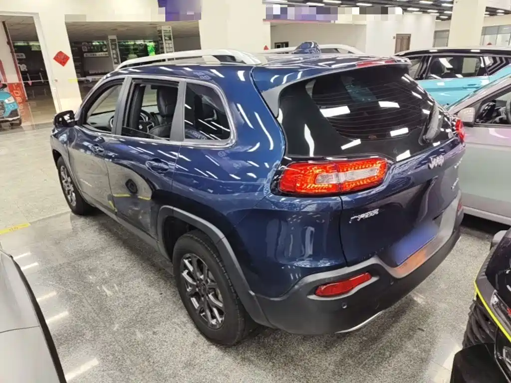 Jeep Cherokee — миниатюра 5