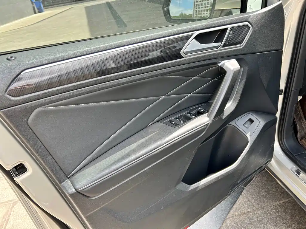 Volkswagen Tiguan L — миниатюра 11