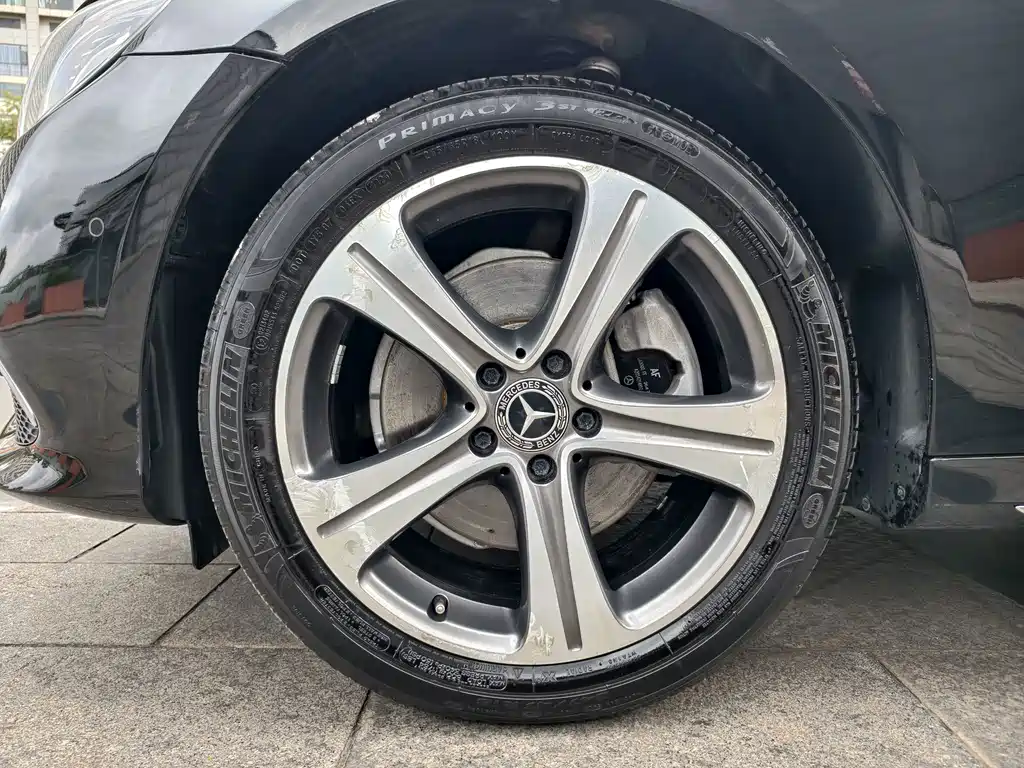 Mercedes-Benz E-Class — миниатюра 5
