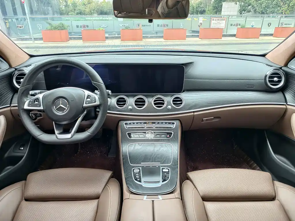 Mercedes-Benz E-Class — миниатюра 15