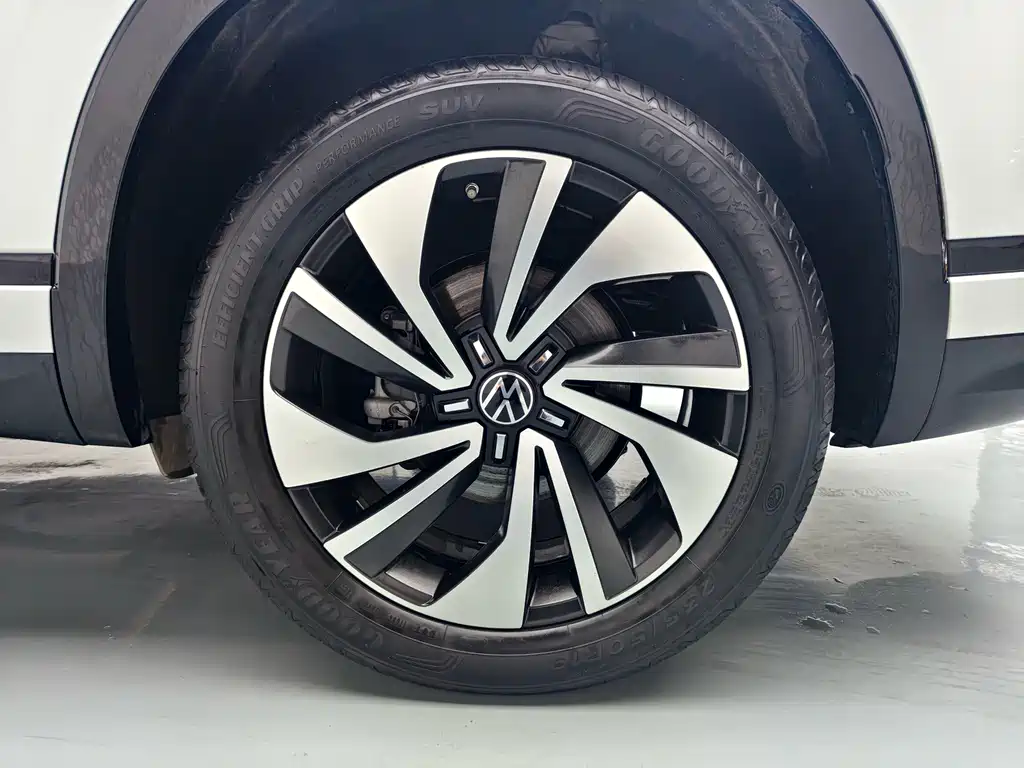 Volkswagen X — миниатюра 12