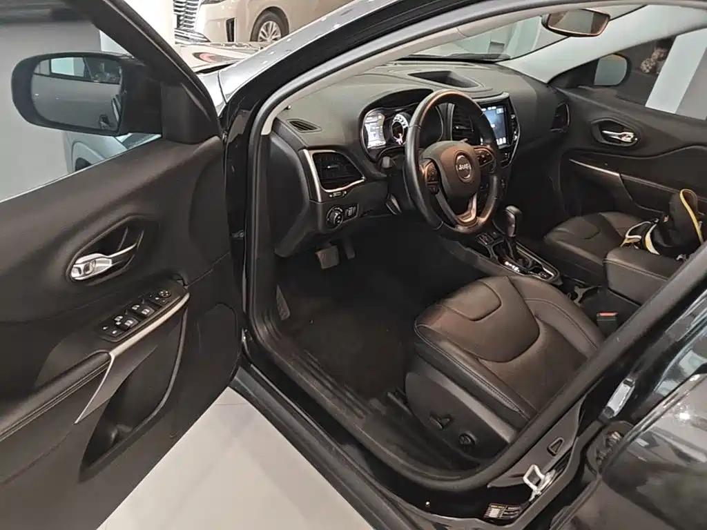 Jeep Cherokee — миниатюра 16