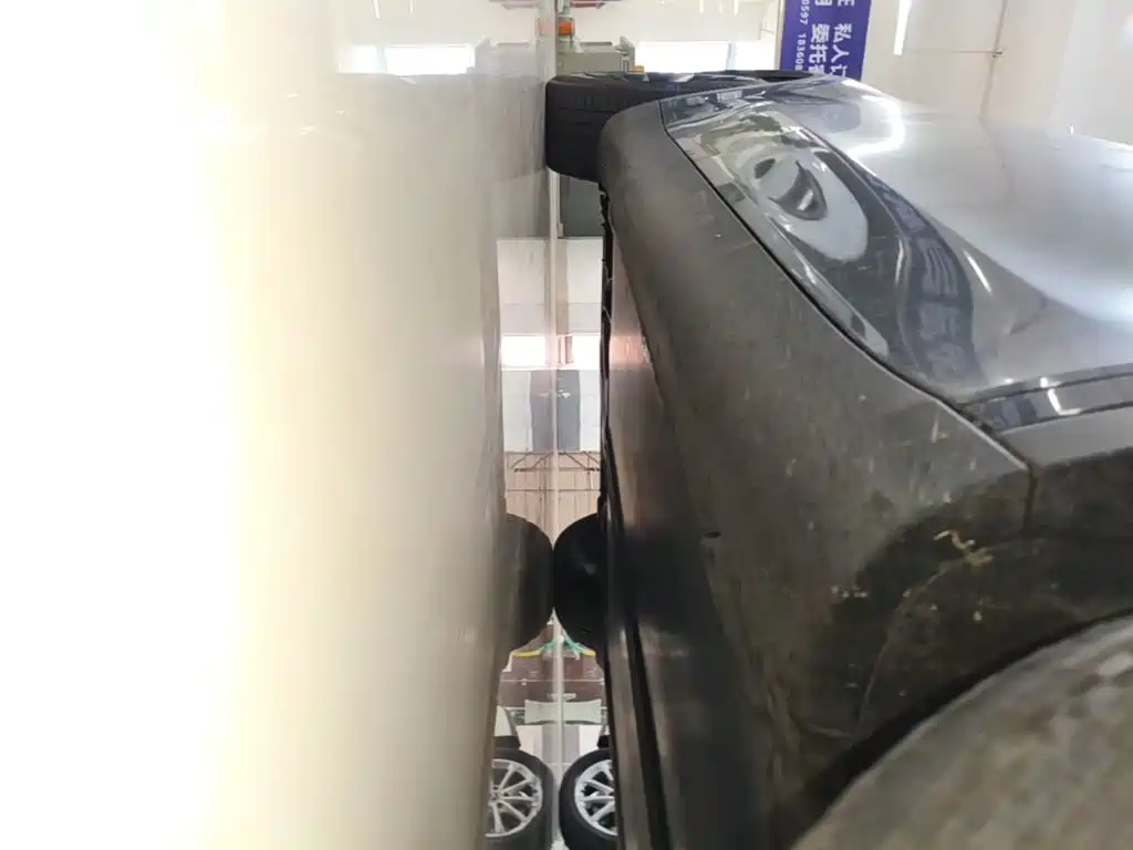Tesla Model Y — миниатюра 21