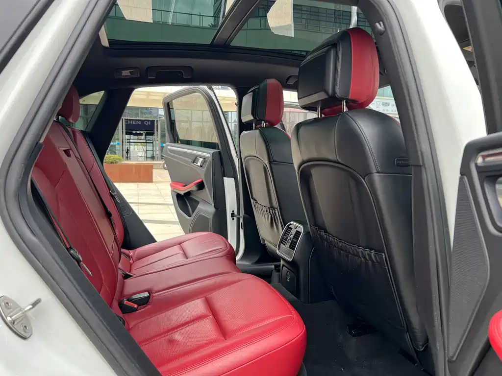 Porsche Macan — миниатюра 8