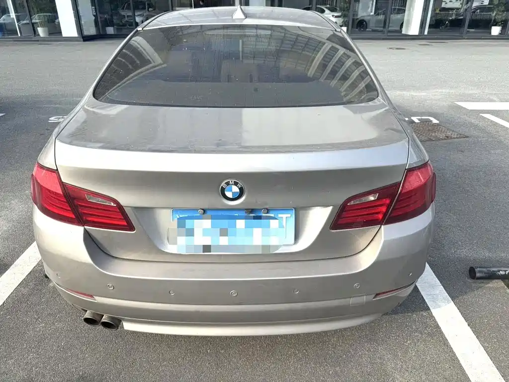 BMW 5 Series — миниатюра 9