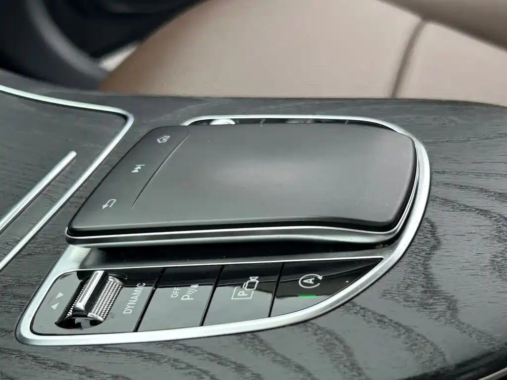Mercedes-Benz E-Class — миниатюра 16