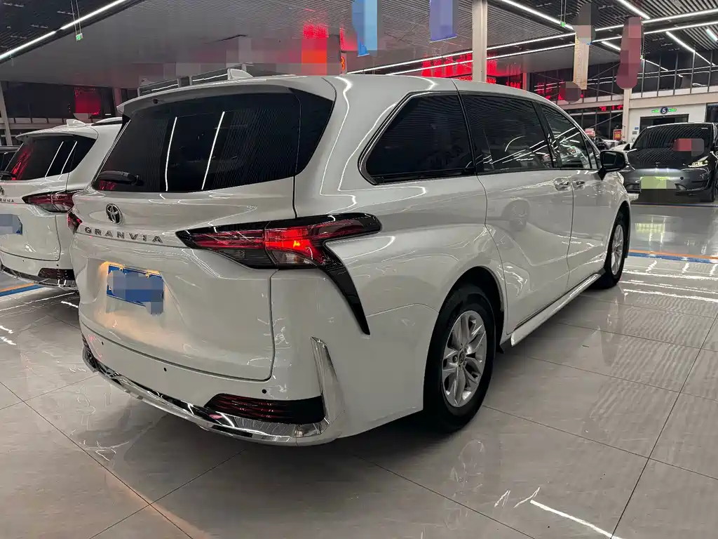 Toyota Granvia — миниатюра 4