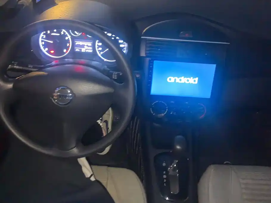 Nissan Tiida — миниатюра 12