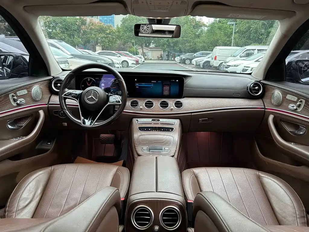 Mercedes-Benz E-Class — миниатюра 8