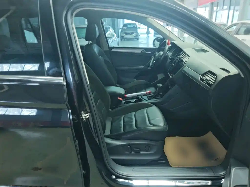 Volkswagen Tiguan L — миниатюра 25