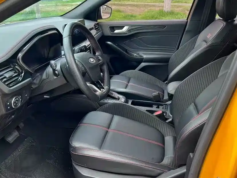 Ford Focus 2022 EcoBoost 180 AT S