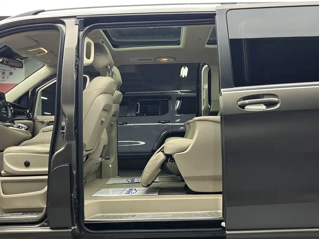 Mercedes-Benz V-Class — миниатюра 25