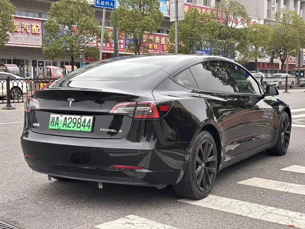 Tesla Model 3 — миниатюра 9