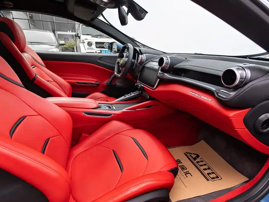 Ferrari GTC4Lusso — миниатюра 8