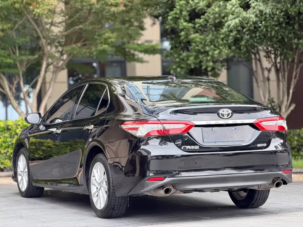 Toyota Camry — миниатюра 9