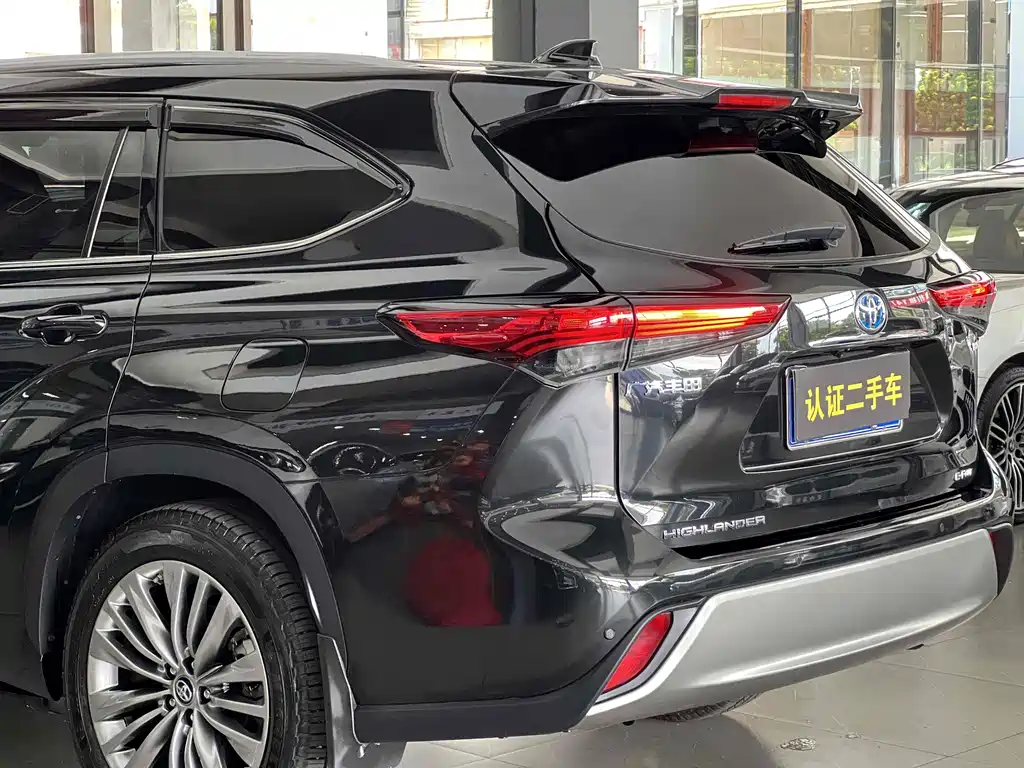 TOYOTA HIGHLANDER