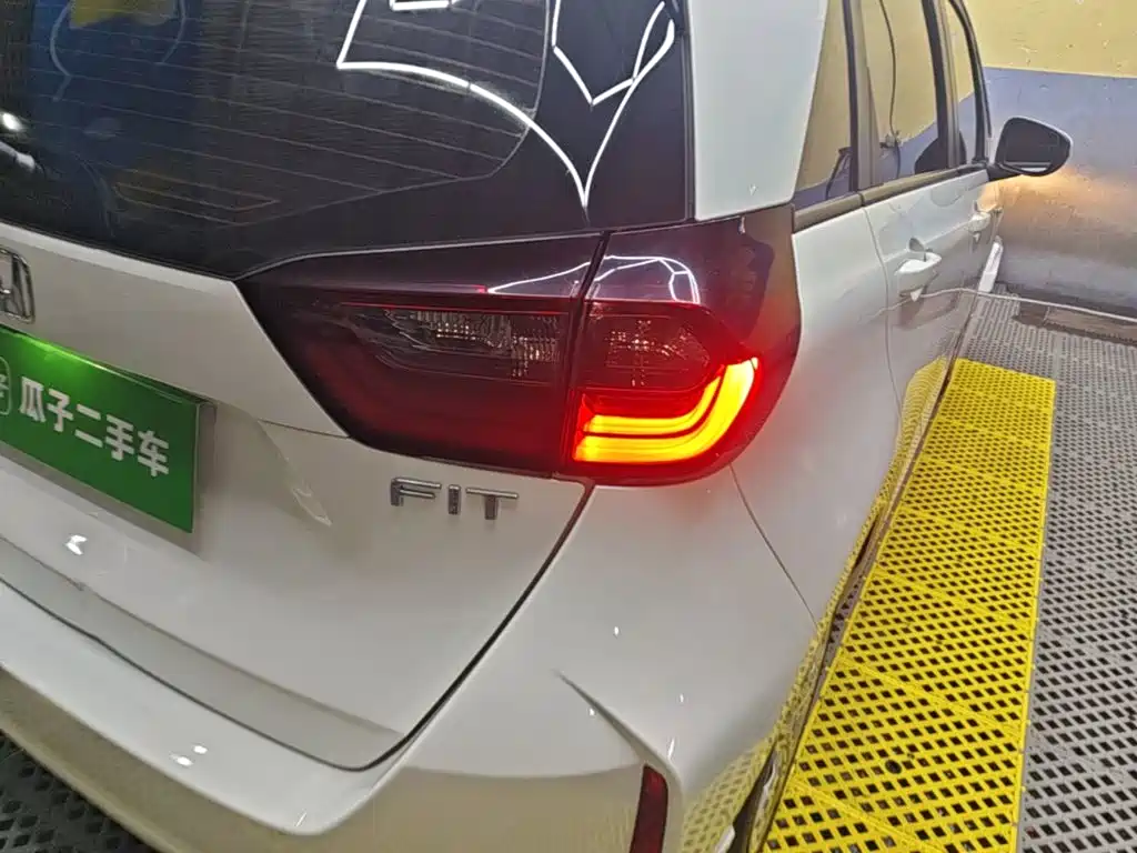 Honda Fit — миниатюра 8